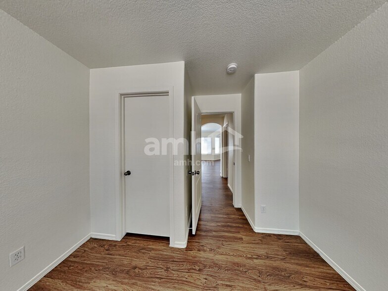 Building Photo - 5718 W Orchid Ln