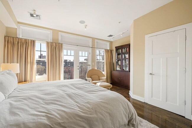 Building Photo - 410 Columbus Ave