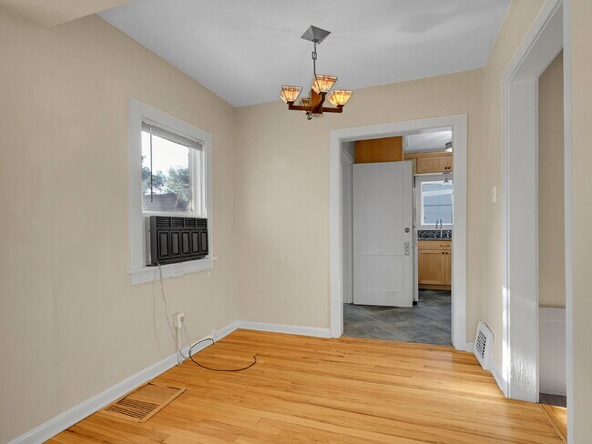 Building Photo - $2,145.00, 1 Bed, 1 Bath Home in Denver