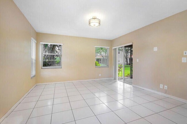 Building Photo - 10489 Mateo Ct