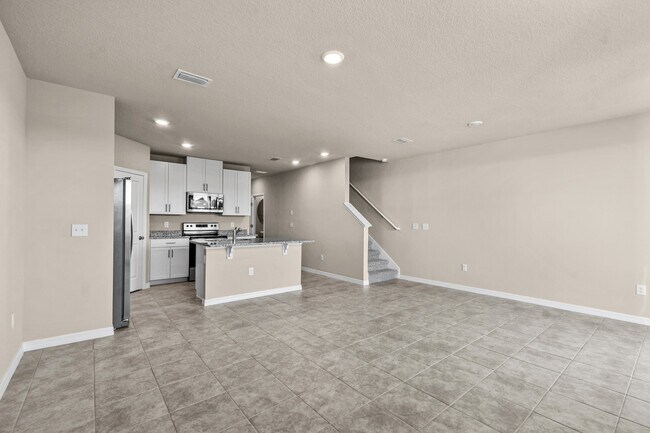 Building Photo - LAttitude 27 Riverview