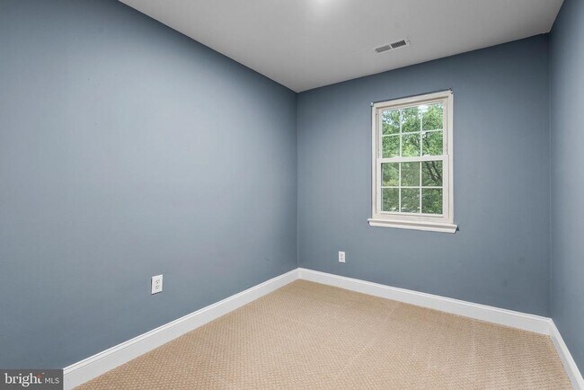 Building Photo - 3004 Piano Ln