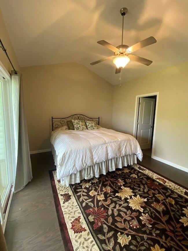 Building Photo - Welcome to this fully furnished 3-bedroom, 3-bathroom townhouse located in the vibrant Hawkeswate...