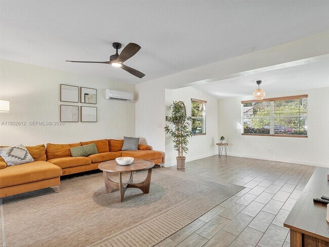 Building Photo - 300 SW 23rd St