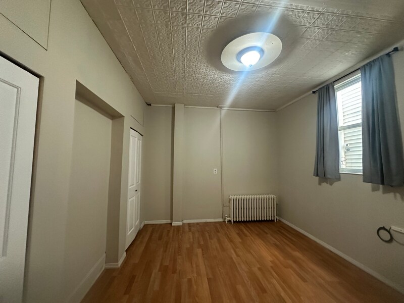 Building Photo - 216 46th St