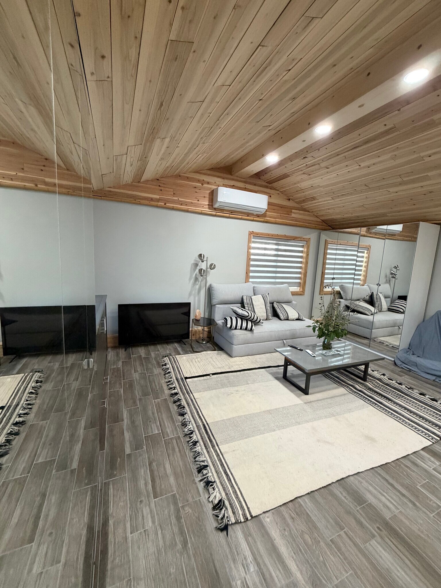 Building Photo - 7711 Owensmouth Ave