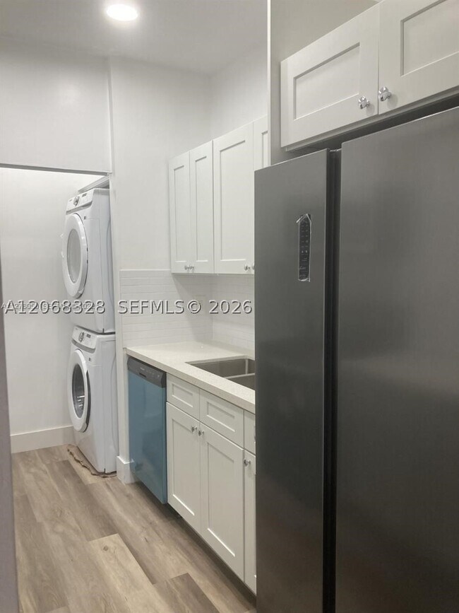 Building Photo - 9139 Fontainebleau Blvd