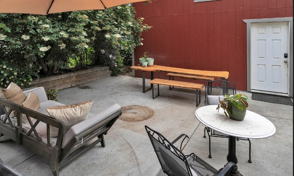 Back Courtyard - 1036 Lincoln Ave