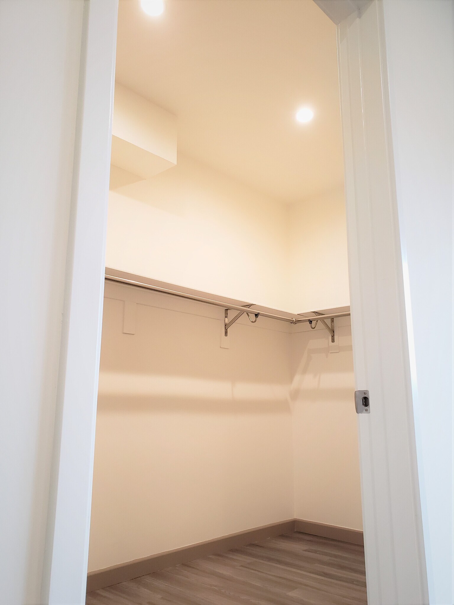 Building Photo - 318 N Wilton Pl
