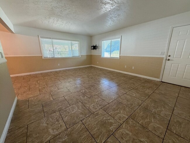 Building Photo - 1133 Willow Tree Dr