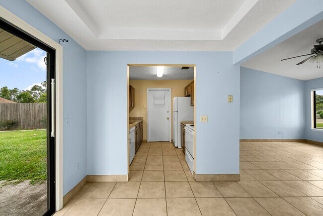 Building Photo - 7750 Betty Louise Dr