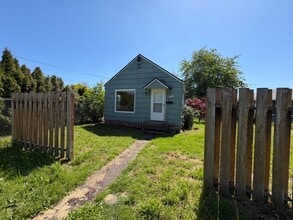 Building Photo - Cozy 1 Bedroom!
