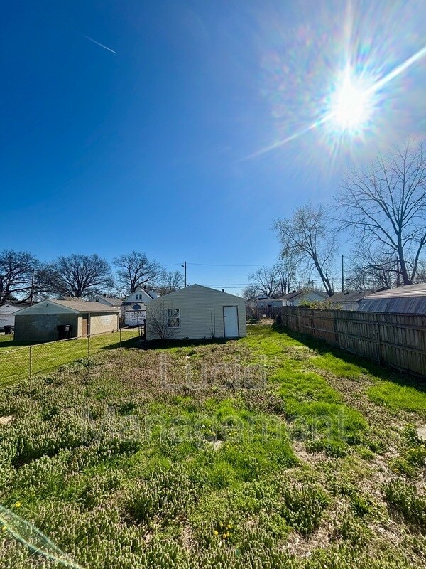 Building Photo - 3633 Kahlert Ave