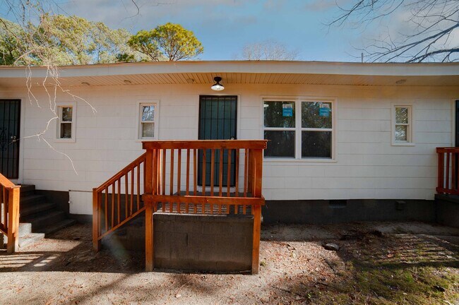 Building Photo - 5113 Higgins St