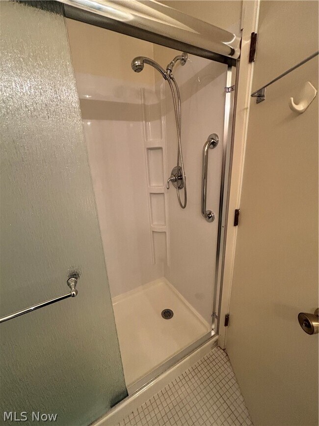 Building Photo - 2112 Acacia Park Dr