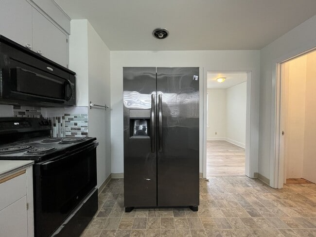 Building Photo - Expansive 4BR 2,900+ Sq Ft Home with Theater-Style Living Room & Bonus Hobby Workshop