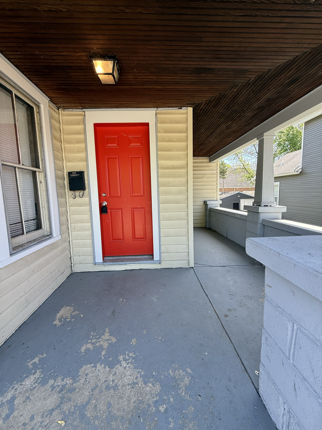 Building Photo - 622 Sennett St