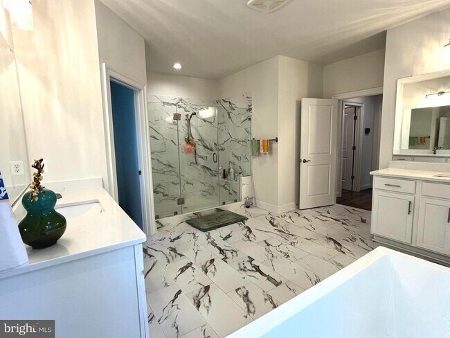 Building Photo - 6626 Moly Dr