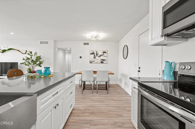 Building Photo - 4239 Vía Arbolada