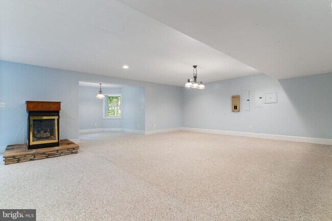 Building Photo - 45105 Mill Creek Way