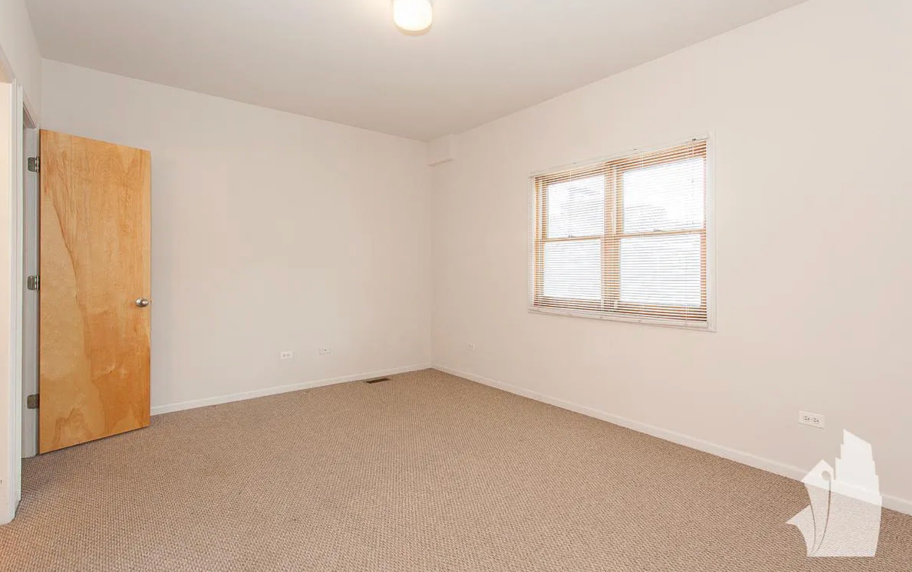 Building Photo - 850 N Wood St