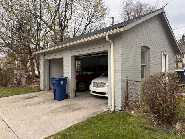 Building Photo - 3241 Kildare Rd