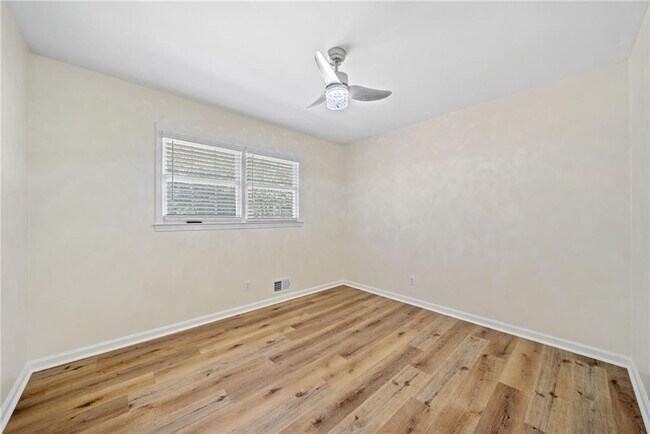 Building Photo - 1467 Thompson Pl