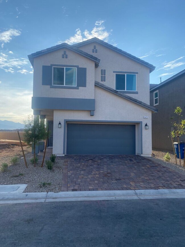 Building Photo - brand-new with two car garages, four bedro...