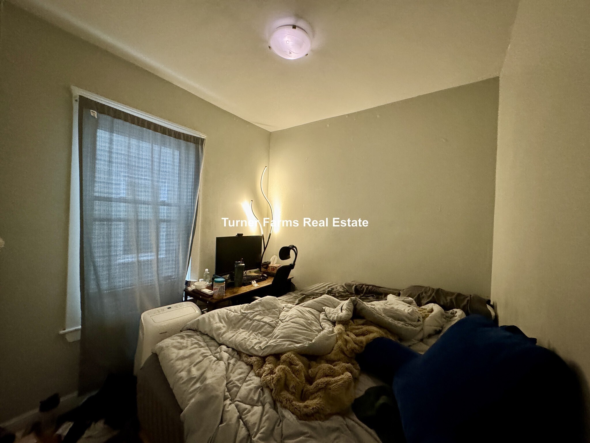 Building Photo - 374 Prospect St