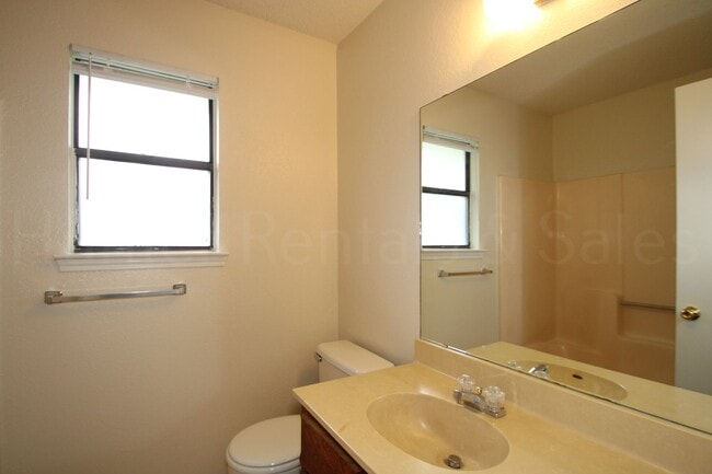 Building Photo - Check Out This Home!