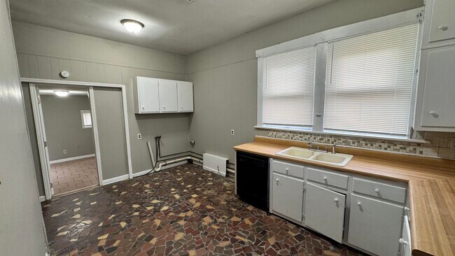 Building Photo - 1114 Azalia St