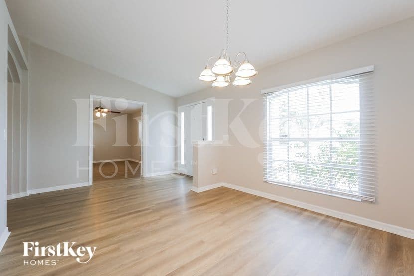 Building Photo - 1721 SW 44th St