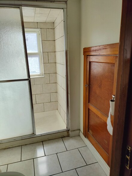 Building Photo - 5925 S Richmond St