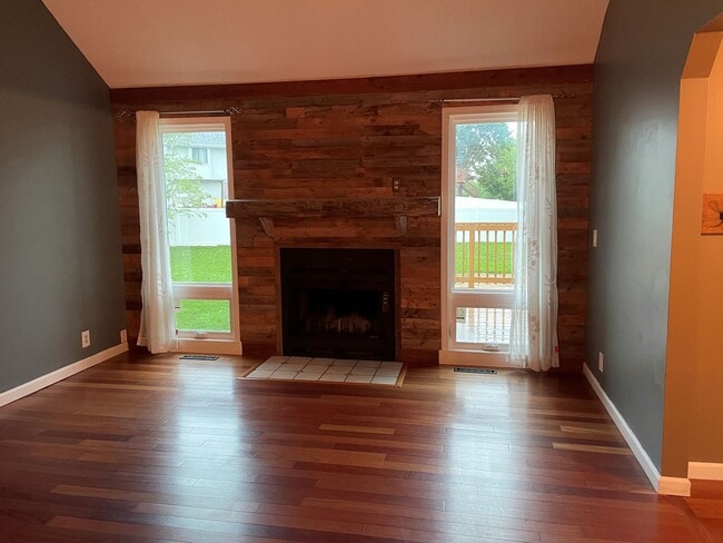 Building Photo - Beautiful Home For Rent on Cul-de-Sac with Huge Fenced Backyard