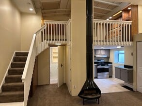 Building Photo - 1840 Jancey St