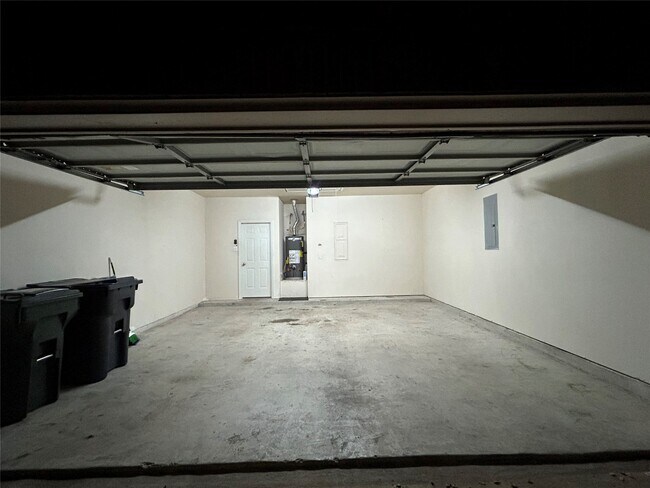 Building Photo - 8911 Silent Willow Ln