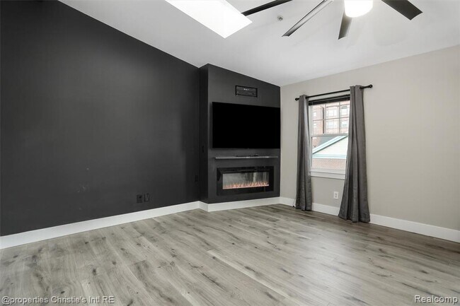 Building Photo - 2542 Woodward Ave