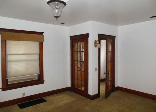 Building Photo - 1706 W Saginaw St