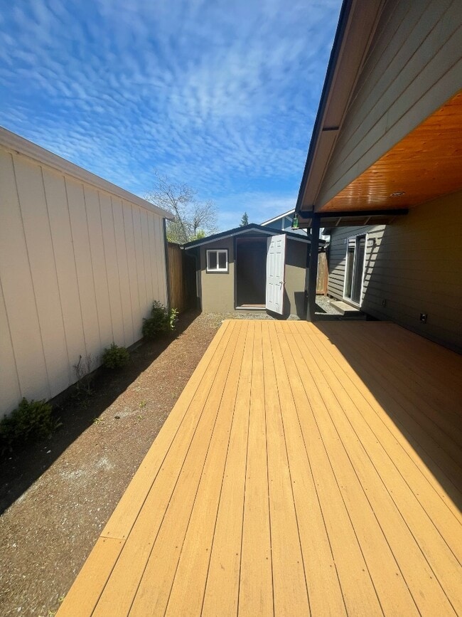 Building Photo - Cute 3 bedroom, 1 bath home located in The Meadows!