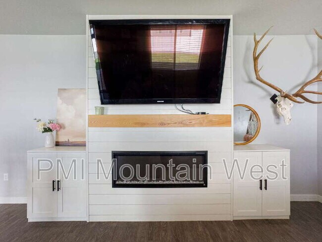 Building Photo - 3565 Water Lilly Ln