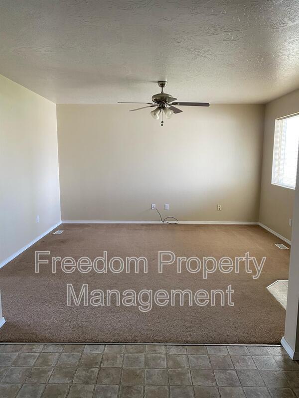 Building Photo - 1151 NE Trailridge Ct