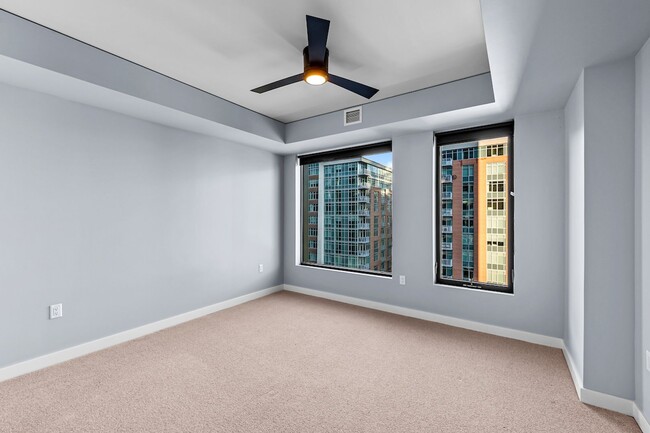 Building Photo - Gorgeous Two Bedroom Condo in The Coloradan!