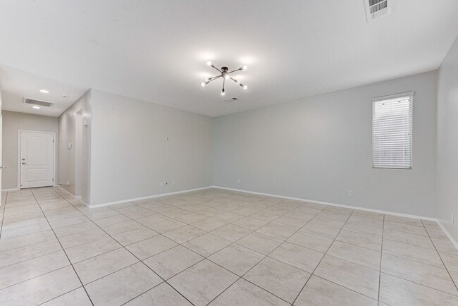 Building Photo - House For Rent! 4 beds, 3 baths Community ...