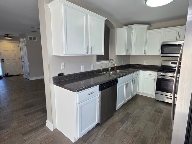 Building Photo - 234 W Kyra Ln