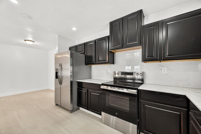 Building Photo - 501 Live Oak St