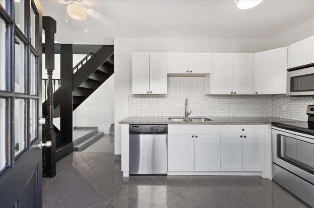 Building Photo - 301 Central Dr