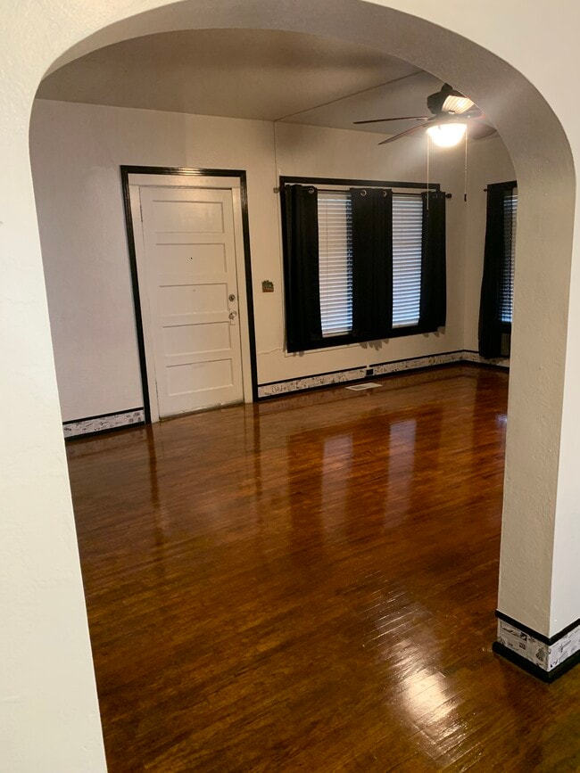 Building Photo - 47 W Elm St