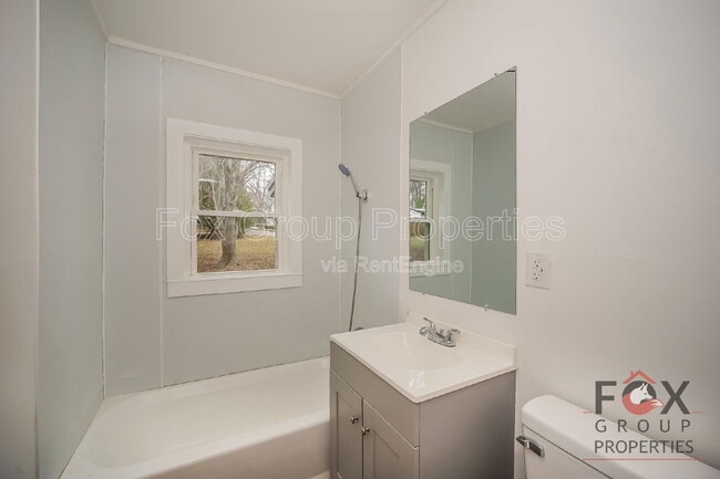 Building Photo - 502 Hickory Ave