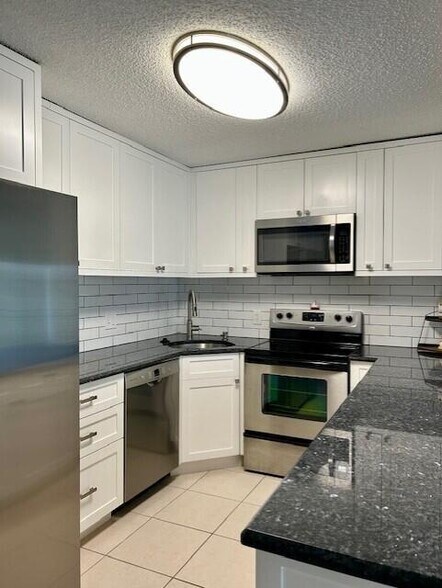 Building Photo - 1006 Green Pine Blvd