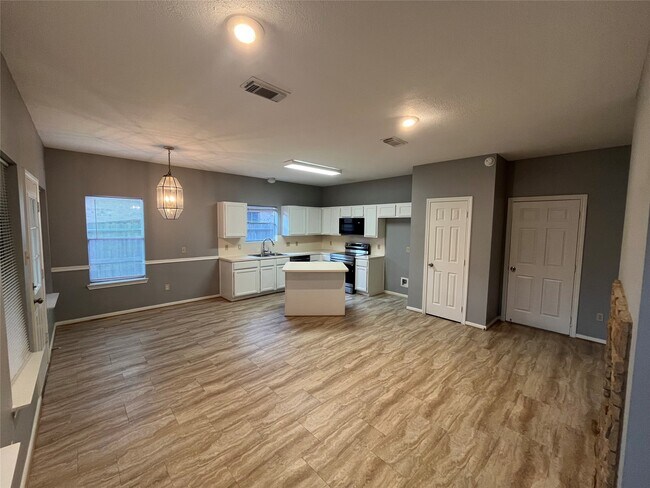 Building Photo - 16027 Silver Valley Dr